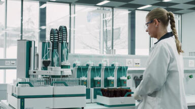 TAN/TBN titration in petrochemical samples - automation for up to 112 samples